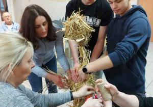 Wychowankowie internatu tworzą własną Marzannę
