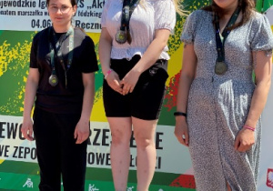 Sandra na podium na miejscu pierwszym i Ania na podium na miejscu drugim