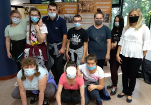 Uczniowie klasy 1c3h i 3d Szkoły Przysposabiającej do Pracy na wycieczce w Miejskiej Bibliotece Publicznej w Radomsku.