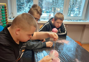 Warsztaty ozdób bożonarodzeniowych- uczniowie kl.5c-6c-7b SSP