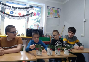 Warsztaty ozdób bożonarodzeniowych - uczniowie kl.4c SSP
