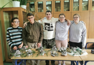 Warsztaty ozdób bożonarodzeniowych - uczniowie kl. 3d SSPP