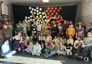 Prezentacja wykonanego drzewa i uczestników wydarzenia